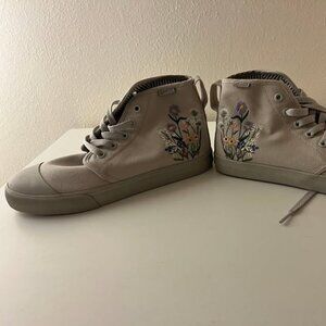 Bangs Women's Canvas High Tops (Floral Embroidered, Light Gray, Size 6.5)
